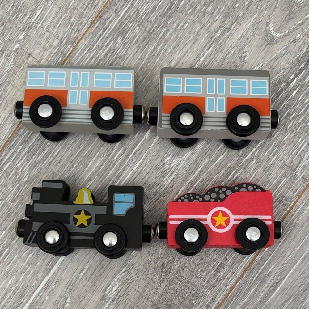 Lot of Wooden Magnet Trains - Picture 2 of 6